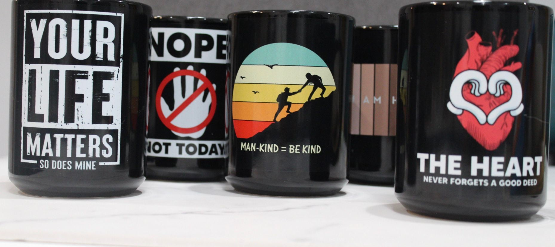Be Kind Black Glossy Mug